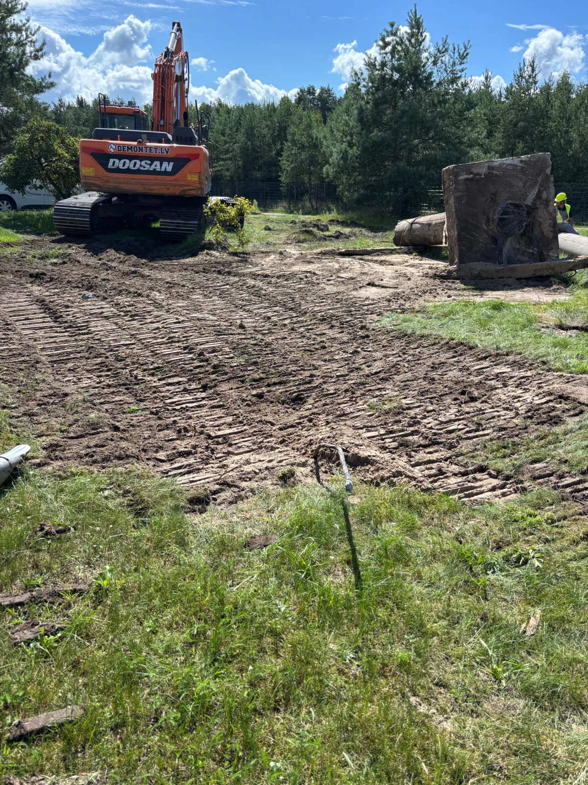 Apgaismojuma mastu un pamatu demontāžas darbi